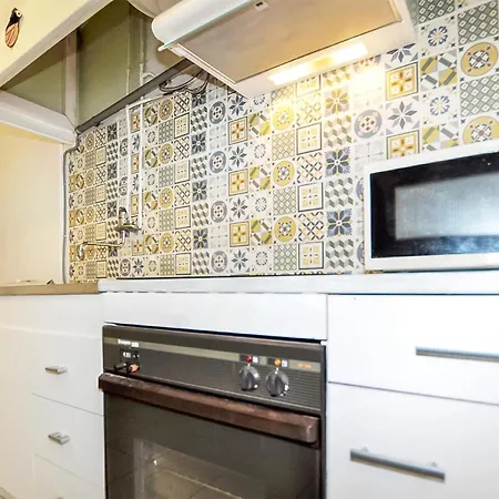 1 Bedroom Stunning In *